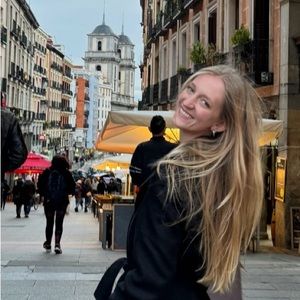 Meet your Posher, Abigail